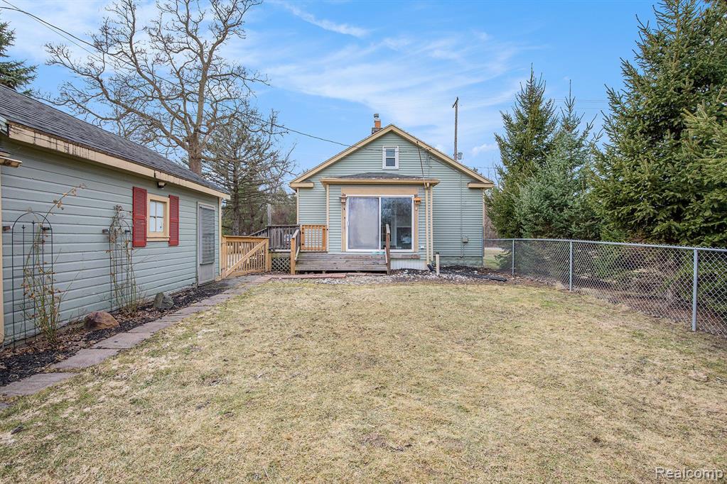 3243 South Genesee Road Burton, MI 48519 - Photo 13 of 18