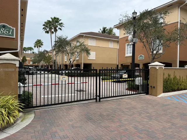 $3,000 | 2961 Northeast 185th Street, Unit 1613, Aventura, FL 33180