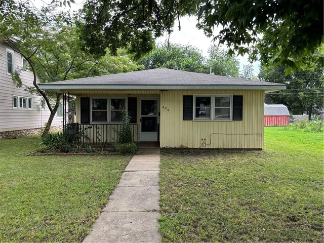 $129,900 | 420 South Walnut Street, Iola, KS 66749