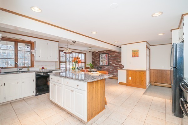61 John Carver Road Reading, MA 01867 - Photo 11 of 24 Gallery Image 11