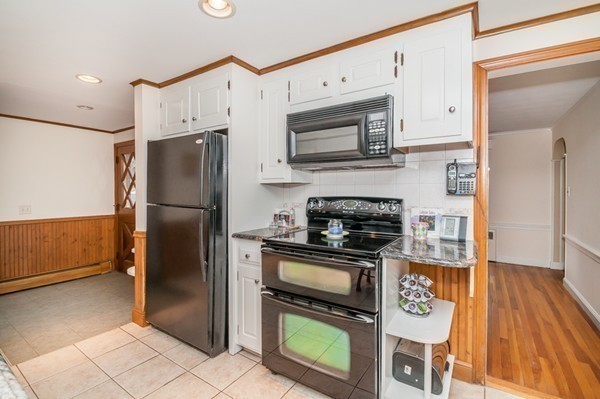 61 John Carver Road Reading, MA 01867 - Photo 14 of 24 Gallery Image 14