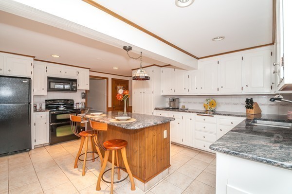 61 John Carver Road Reading, MA 01867 - Photo 9 of 24 Gallery Image 9