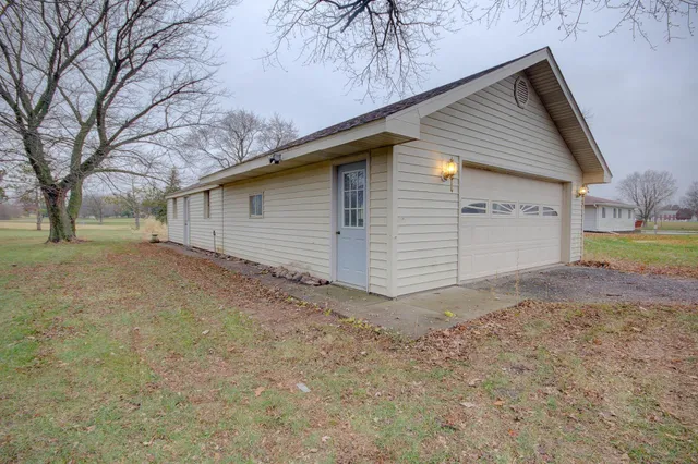 $195,000 | 327 4th Street, Andover, IL 61233