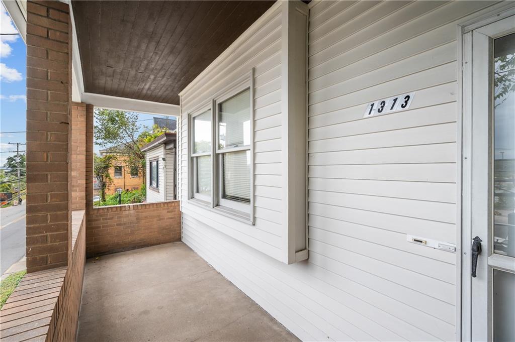 1313 Island Avenue McKees Rocks, PA 15136 - Photo 2 of 27 Gallery Image 2