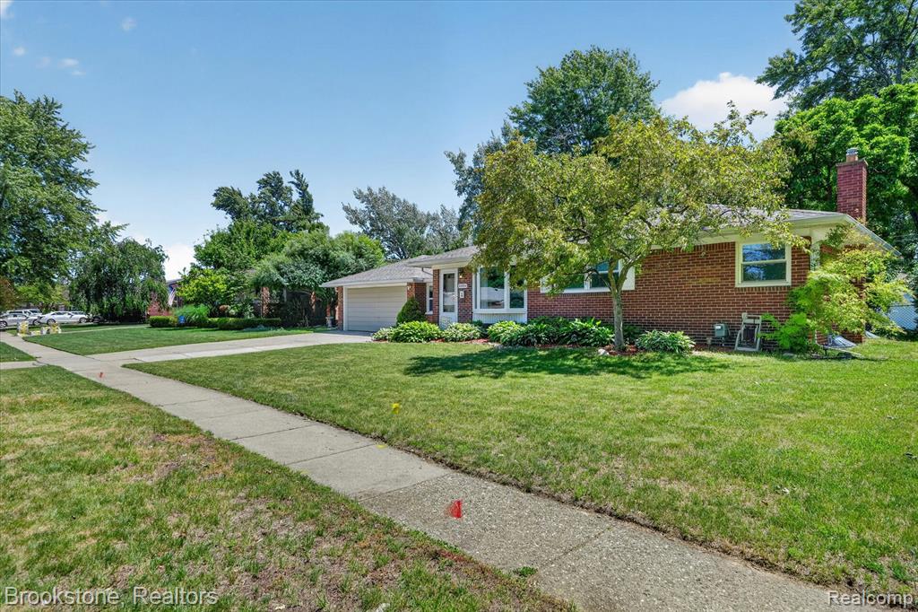 23784 Linne Street Clinton Township, MI 48035 - Photo 3 of 45