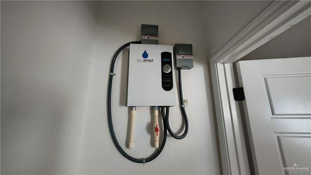 941 South Indiana Avenue, Unit B Mercedes, TX 78570 - Photo 6 of 16 a view of a entryway with wooden floor