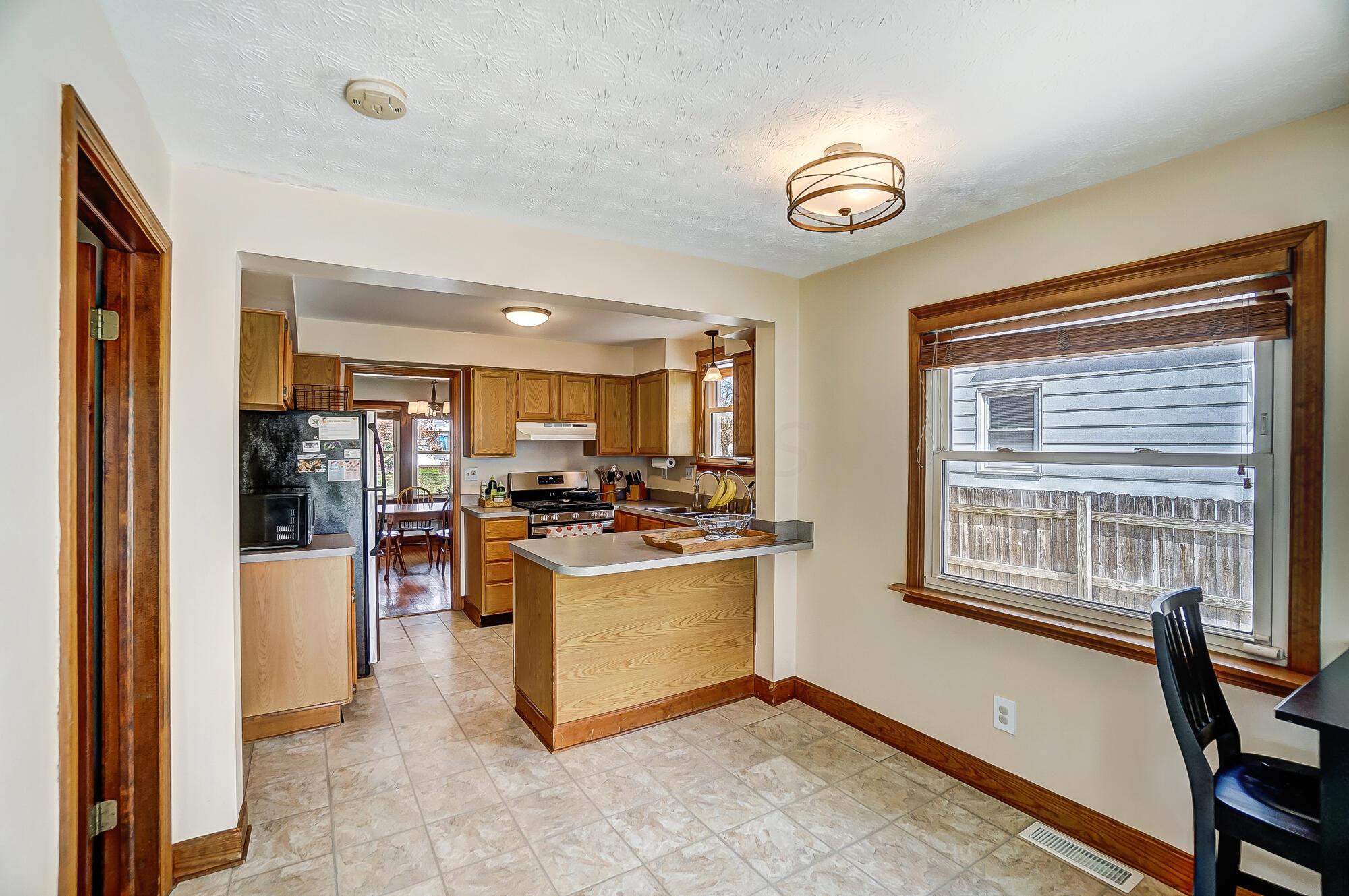3011 Wicklow Road Columbus, OH 43204 - Photo 5 of 18 013