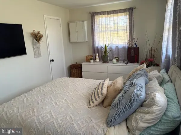 a view of a walk in closet