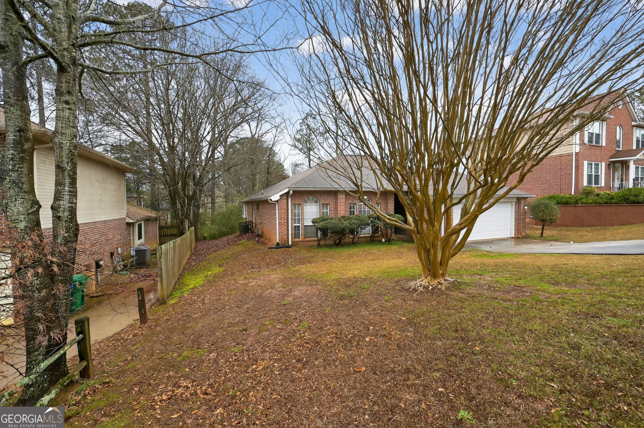 573 Woodstone Road Lithonia, GA 30058 - Photo 2 of 31