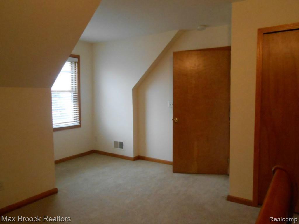 1872 East Hamlin Road Rochester Hills, MI 48307 - Photo 22 of 45