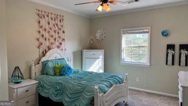 a view of livingroom with furniture and ceiling fan
