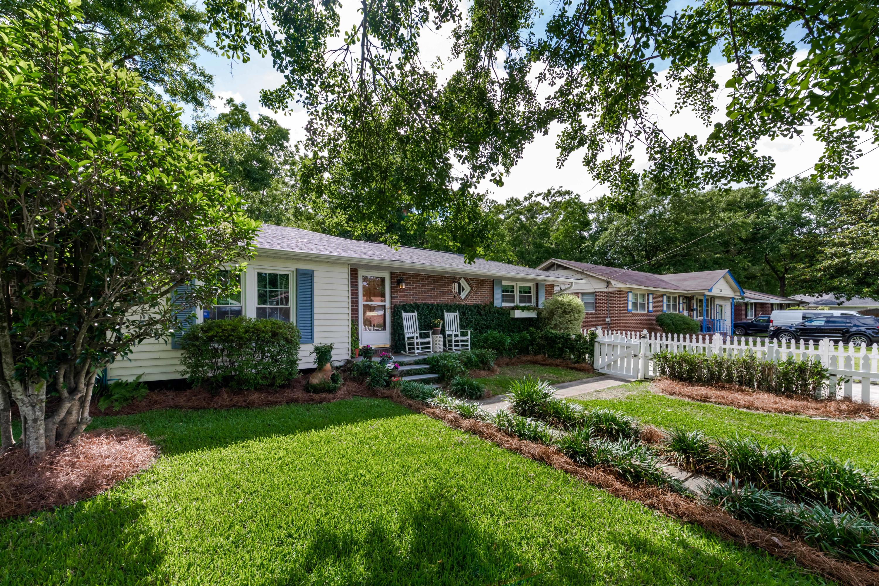 721 Longfellow Road Charleston, SC 29407 - Photo 4 of 38 721 Longfellow_Low Res-11