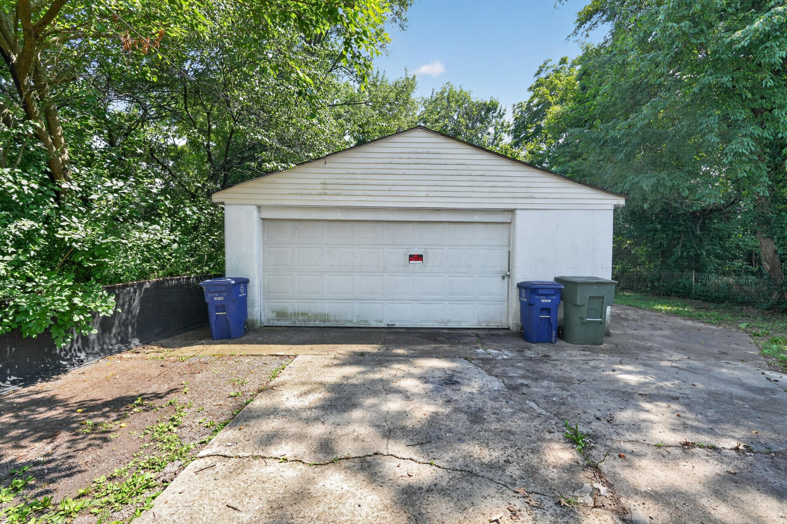 1217 Smith Road Columbus, OH 43207 - Photo 14 of 16 12_1217_Smith_Rd-Exterior-d-13