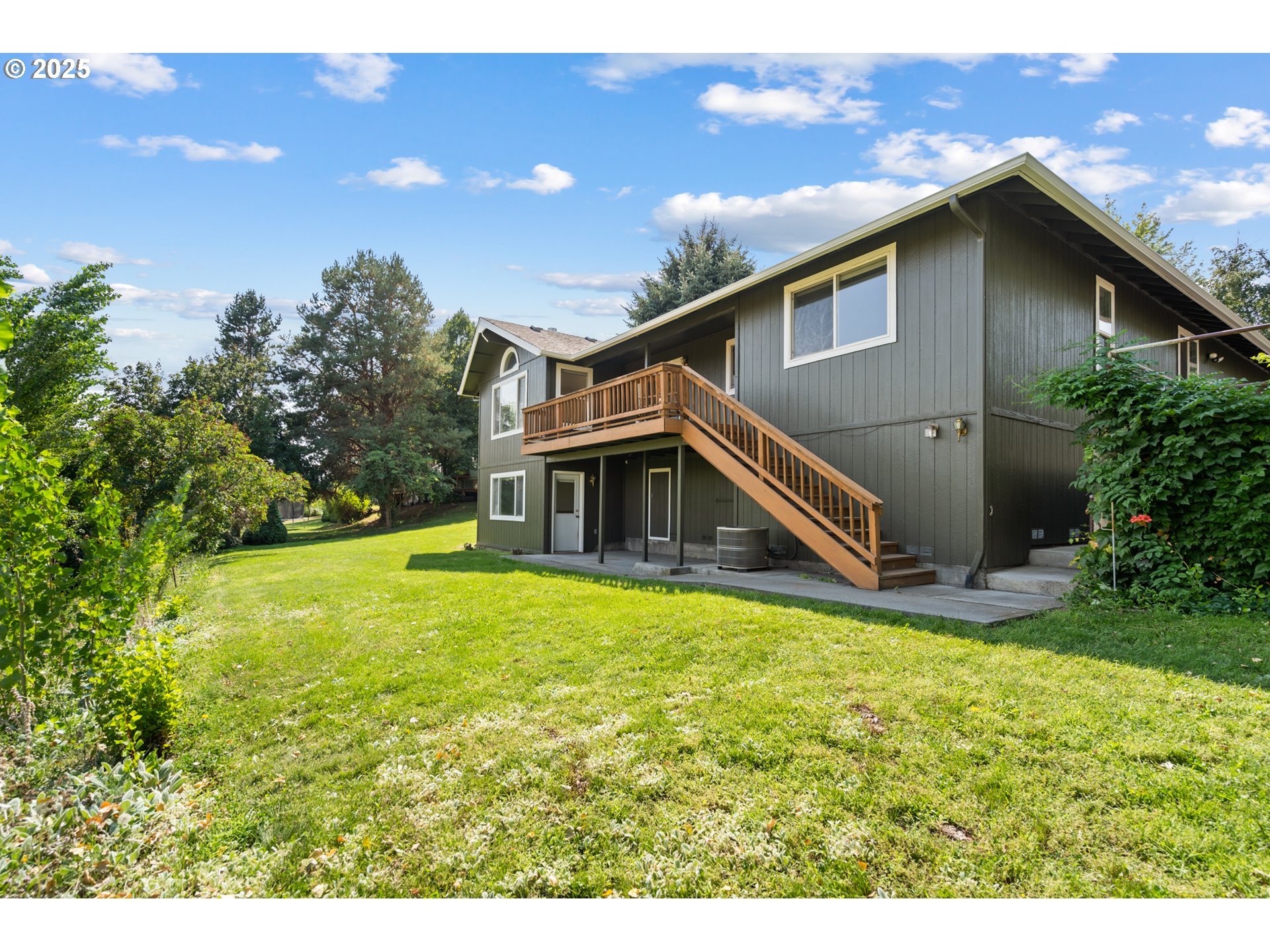 1837 Southwest Athens Avenue Pendleton, OR 97801 - Photo 3 of 42 a house view with a outdoor space