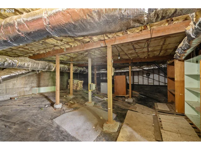 a view of a house with a big yard