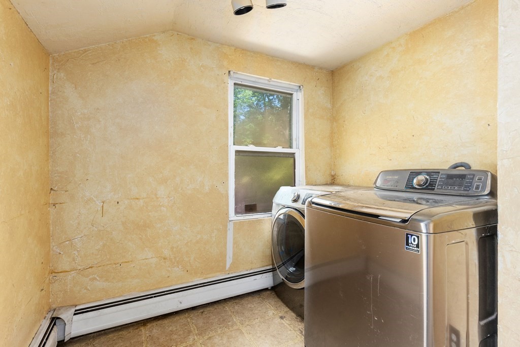 32 Undine Circle Springfield, MA 01109 - Photo 21 of 38 a utility room with dryer and washer