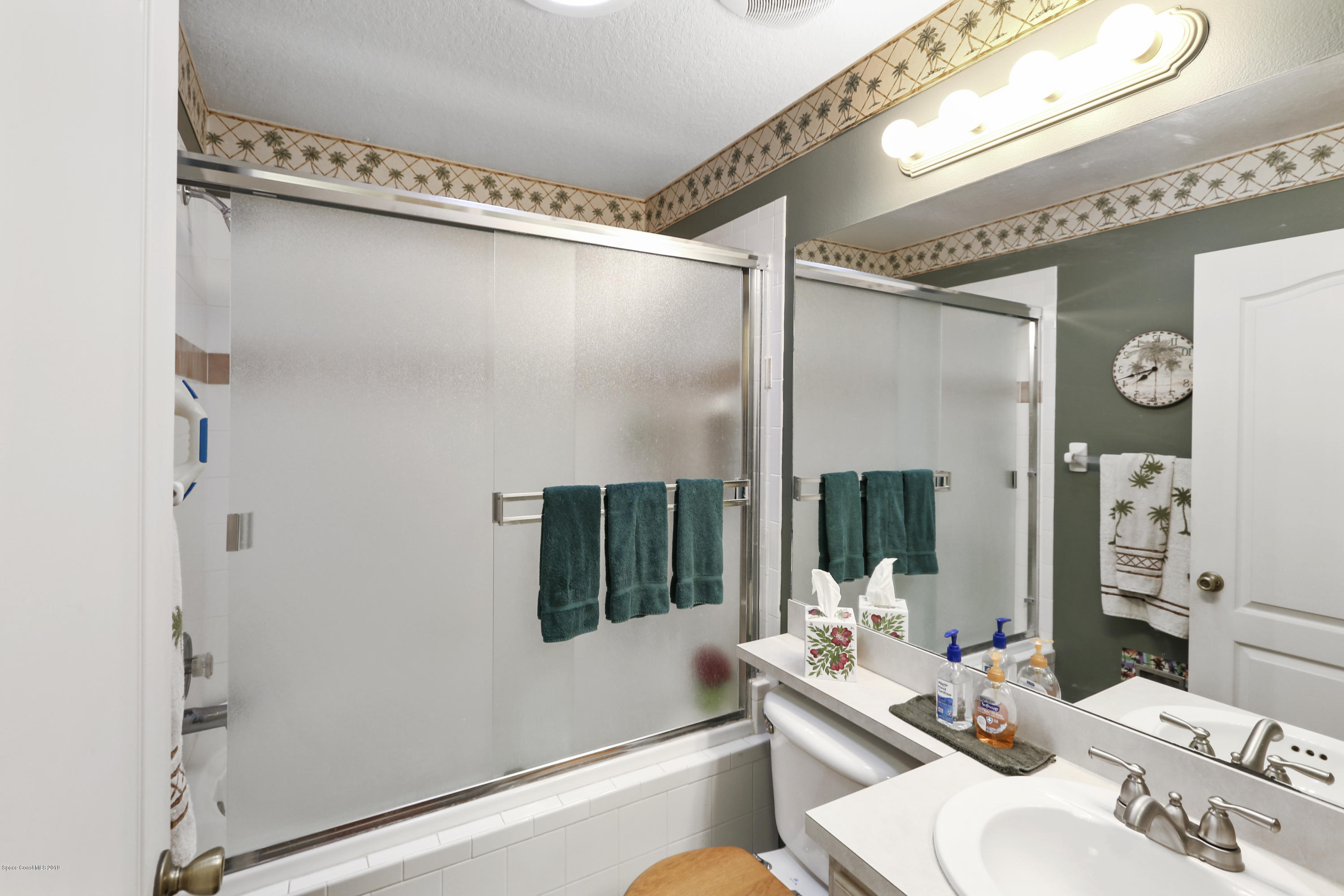 2149 Spring Creek Circle Palm Bay, FL 32905 - Photo 14 of 25 Guest Bath W/Jetted Tub