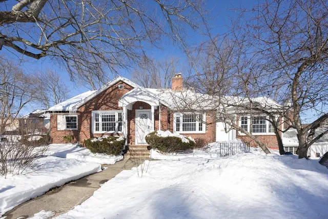 $3,200 | 22 Exchange Street, Holliston, MA 01746