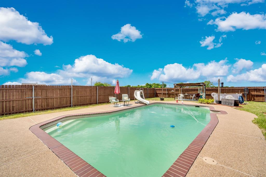 430 Carter Road Italy, TX 76651 - Photo 35 of 36 a view of a swimming pool with a lounge chairs