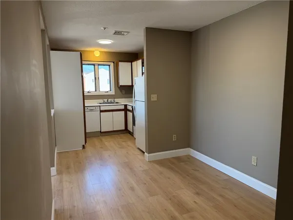 $1,900 | 724 Beverage Hill Avenue, Unit 302, Pawtucket, RI 02861