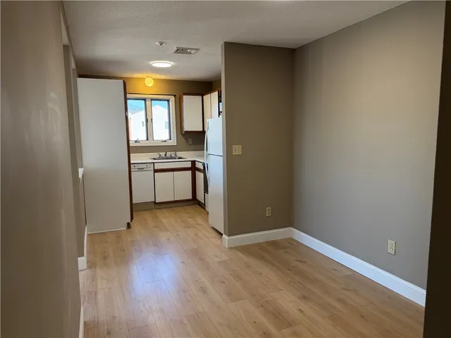 $1,900 | 724 Beverage Hill Avenue, Unit 302, Pawtucket, RI 02861