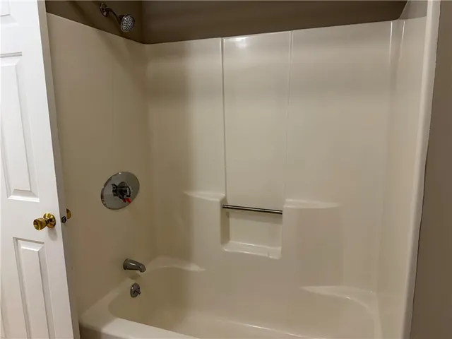 $1,900 | 724 Beverage Hill Avenue, Unit 302, Pawtucket, RI 02861