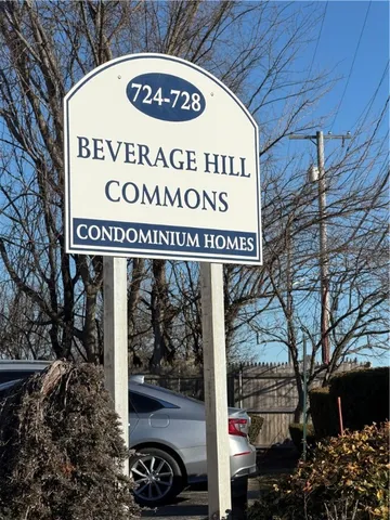 $1,900 | 724 Beverage Hill Avenue, Unit 302, Pawtucket, RI 02861