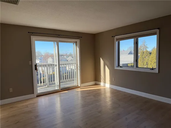 $1,900 | 724 Beverage Hill Avenue, Unit 302, Pawtucket, RI 02861