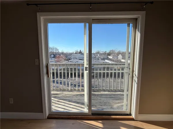 $1,900 | 724 Beverage Hill Avenue, Unit 302, Pawtucket, RI 02861