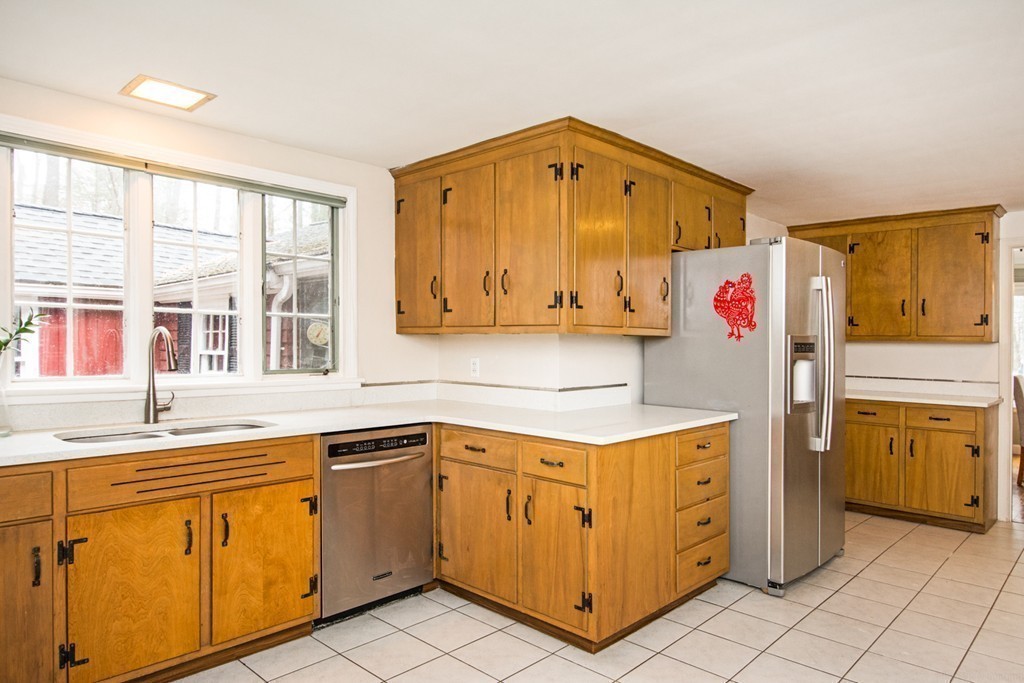 10 Howatson Way Worcester, MA 01609 - Photo 5 of 30 Gallery Image 5