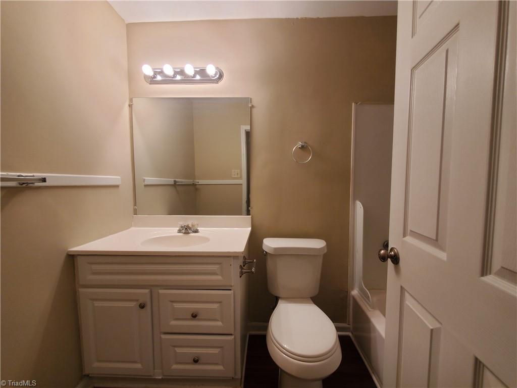 2210 New Castle Road Greensboro, NC 27406 - Photo 14 of 28