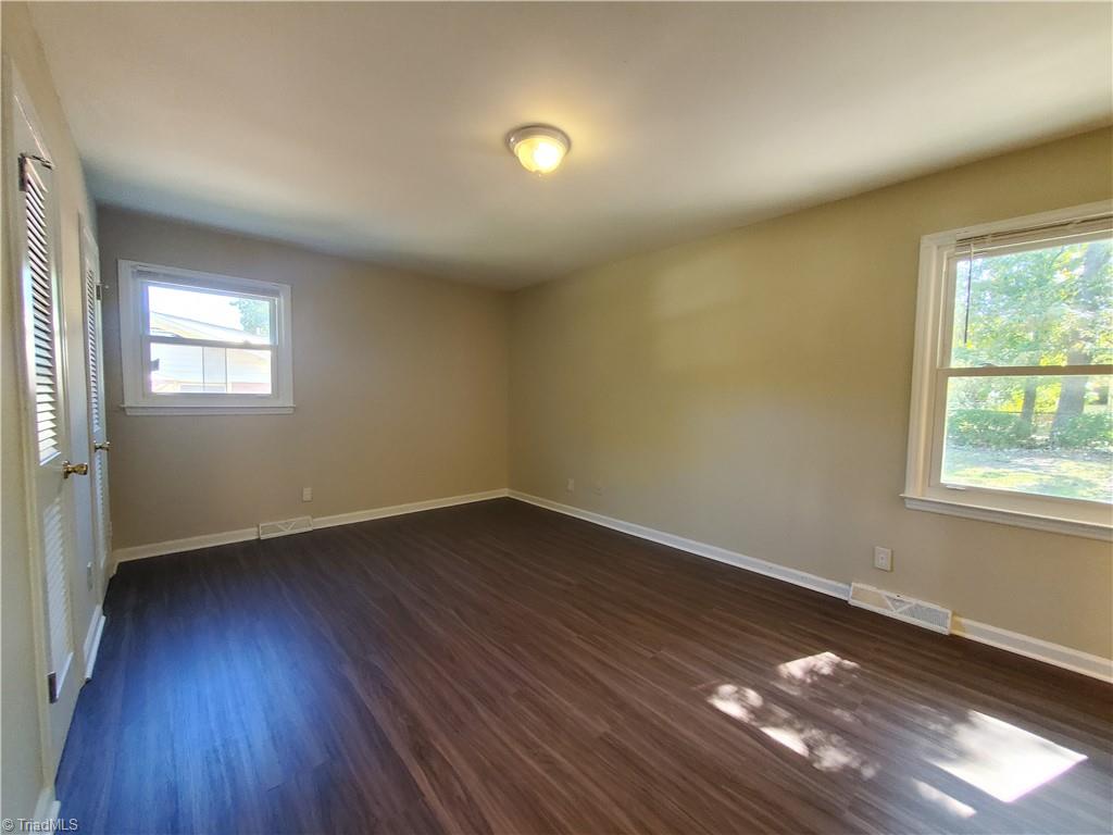 2210 New Castle Road Greensboro, NC 27406 - Photo 7 of 28