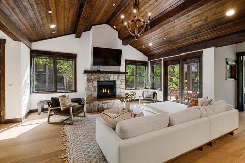 $2,195,000 | 10120 Sagebrush Court, Truckee, CA 96161