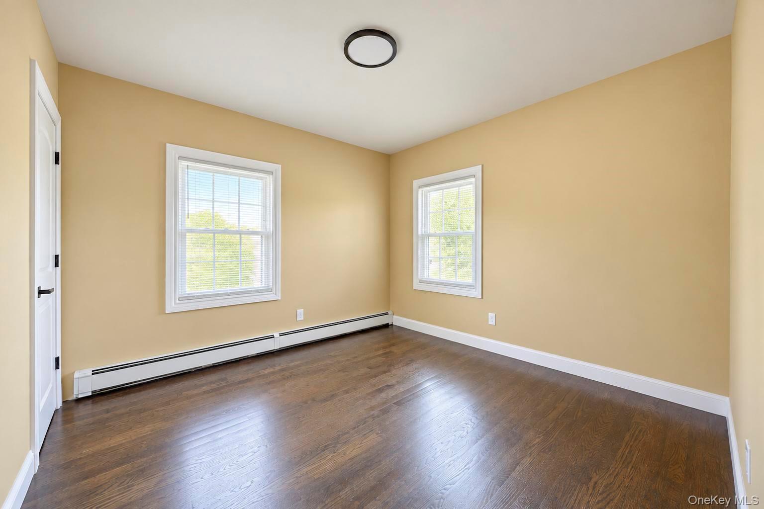 236 Plainview Road Hicksville, NY 11801 - Photo 14 of 24 Gallery Image 14