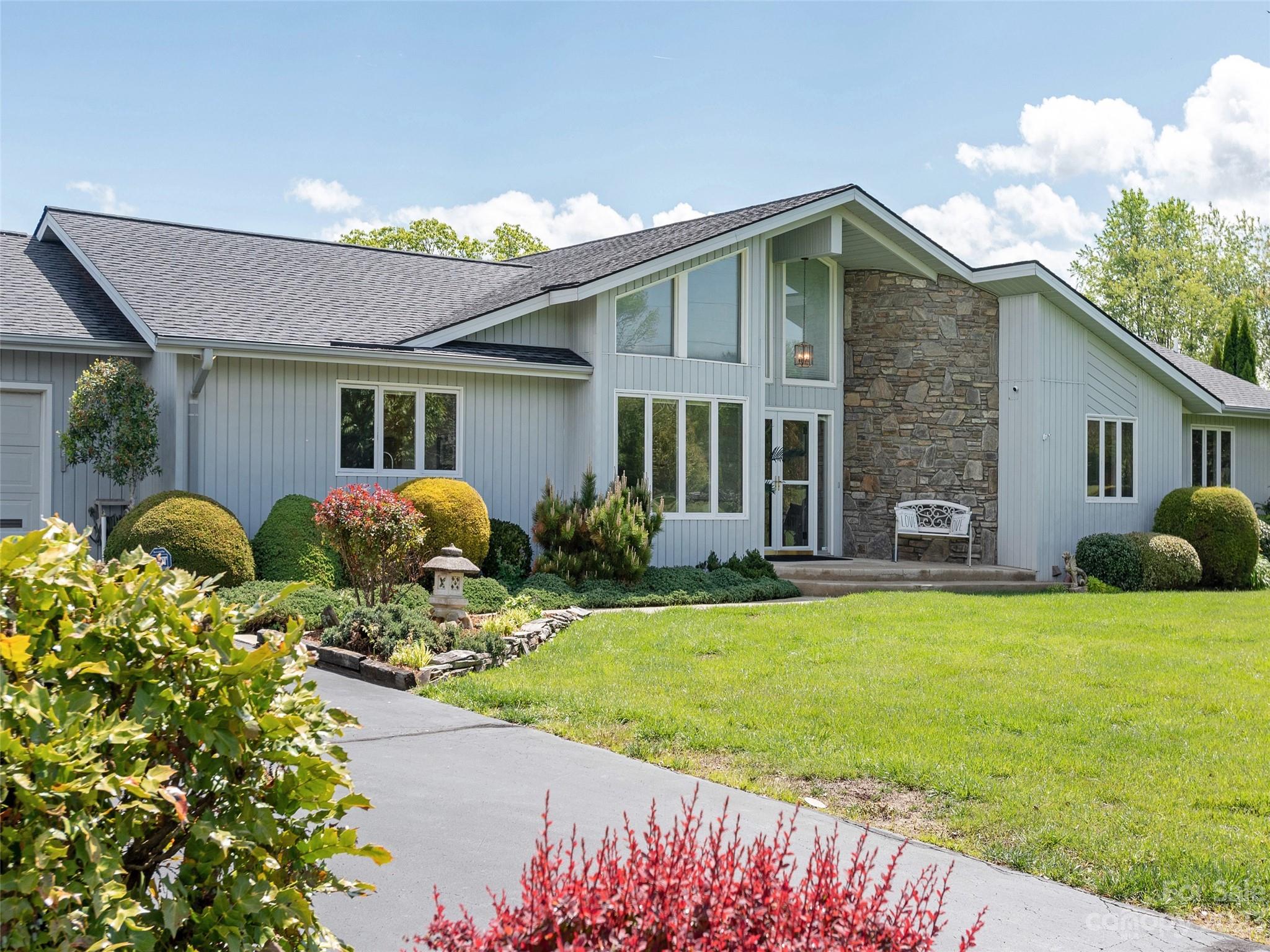 71 Banner Farm Road Horse Shoe, NC 28742 - Photo 4 of 43 Gallery Image 4