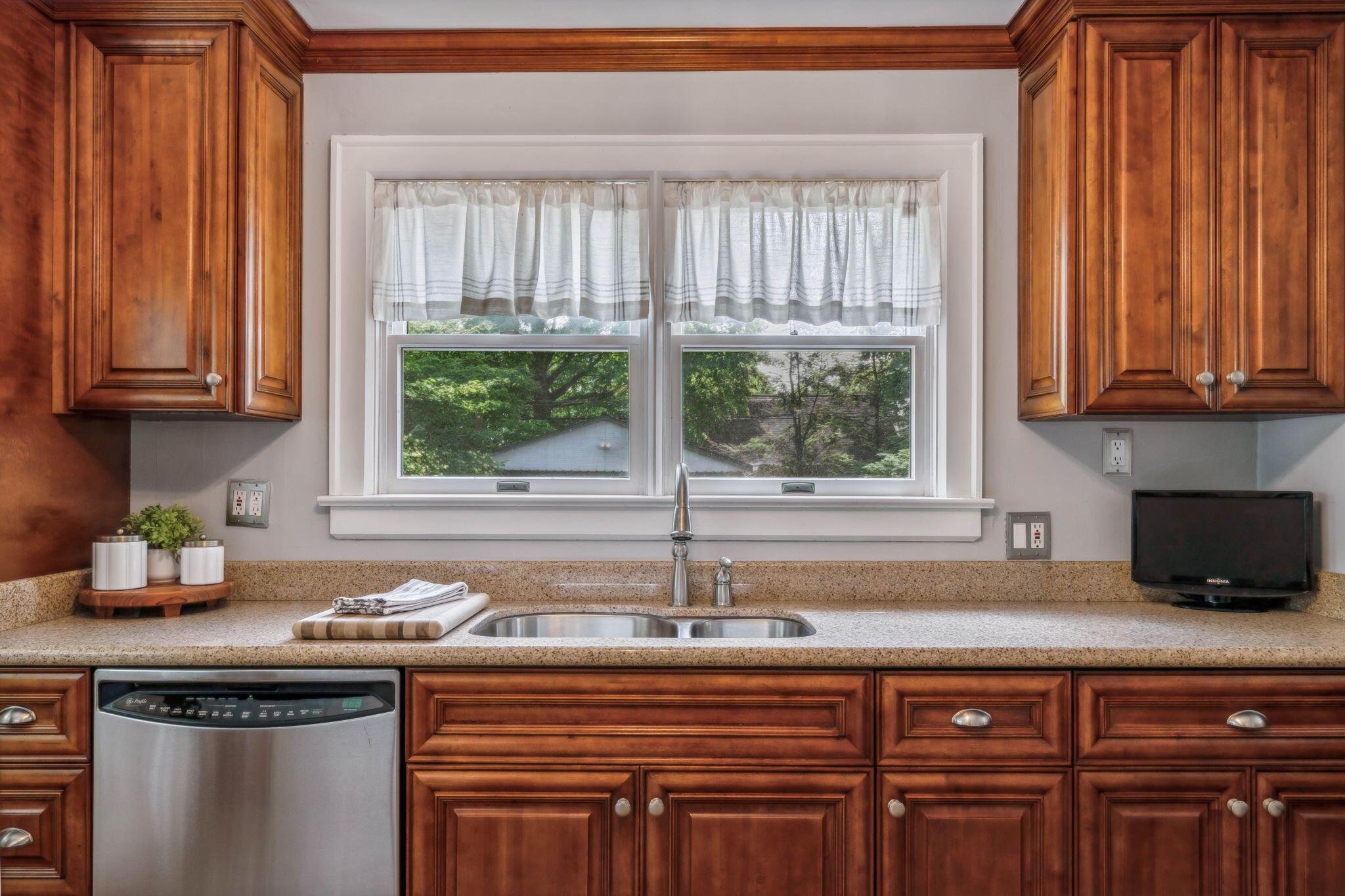 93 East Torrence Road Columbus, OH 43214 - Photo 8 of 41 Kitchen