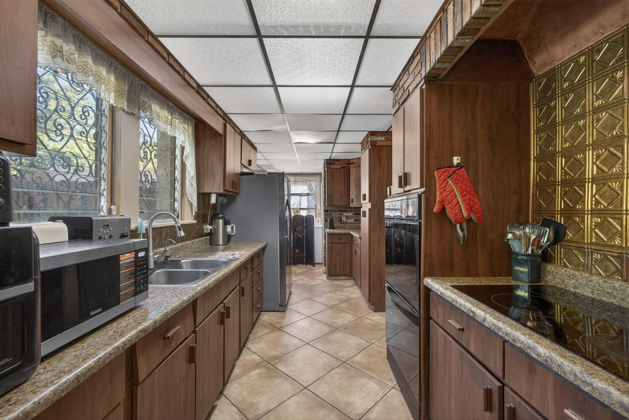 445 29th Street West Palm Beach, FL 33407 - Photo 22 of 61 kitchen
