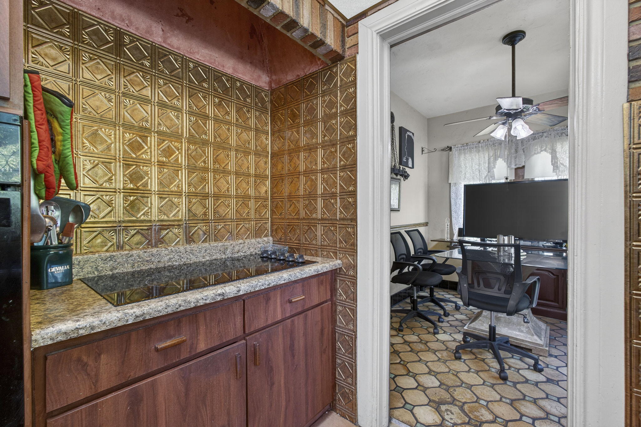 445 29th Street West Palm Beach, FL 33407 - Photo 23 of 61 kitchen vew into breakfast area