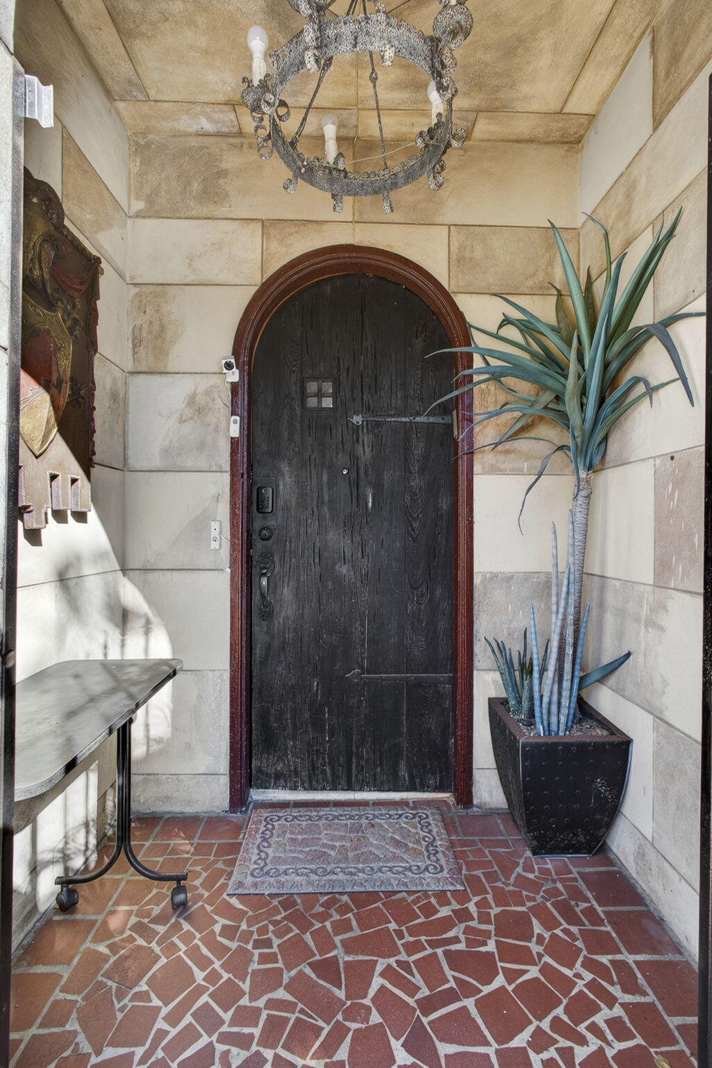 445 29th Street West Palm Beach, FL 33407 - Photo 5 of 61 a view of entryway with a garden
