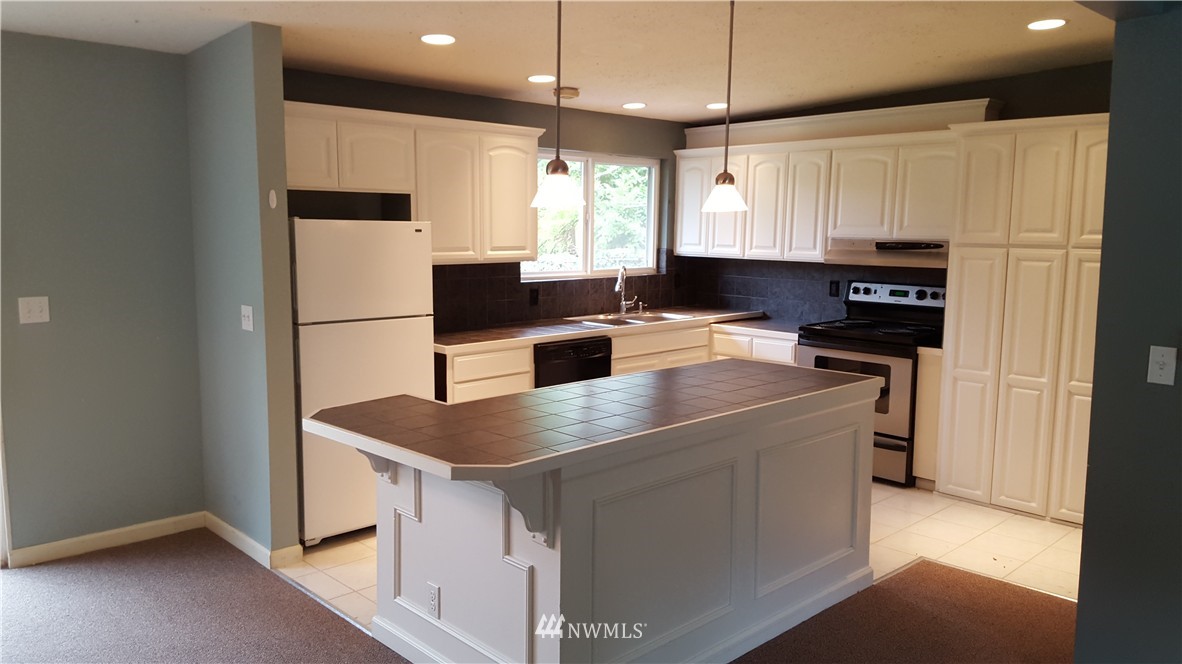 741 15th Way Southwest Edmonds, WA 98020 - Photo 4 of 16 Gallery Image 4