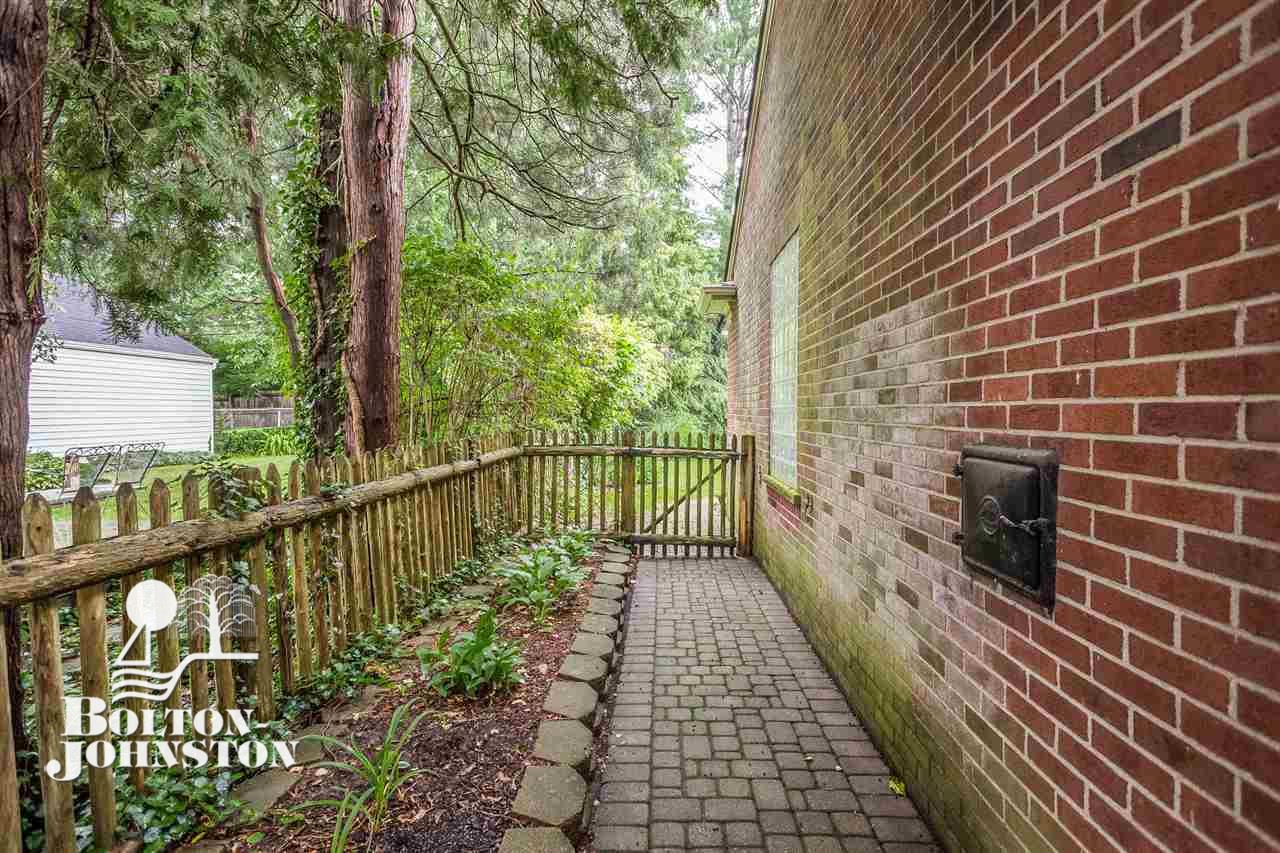 84 Merriweather Road Grosse Pointe, MI 48236 - Photo 48 of 57 31323022-47.JPG