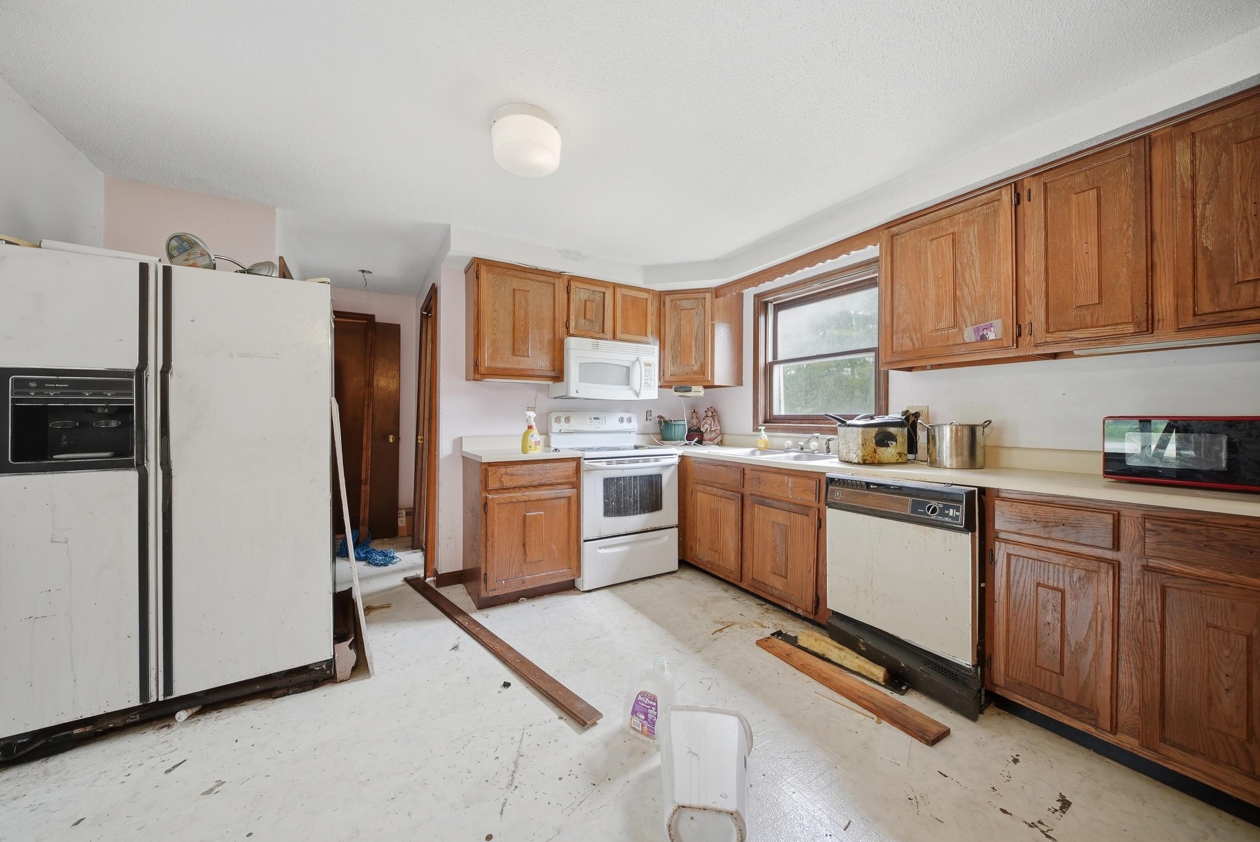 13 Sunnyside Lane, Unit R Derry, NH 03038 - Photo 6 of 54