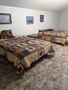 303 King Byron Road Scroggins, TX 75480 - Photo 5 of 11 a bedroom with two bed and a desk