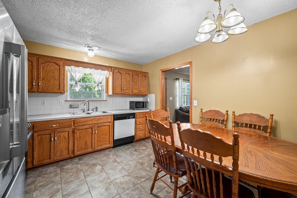 1044 Arrowhead Ridge Independence, MO 64056 - Photo 6 of 16