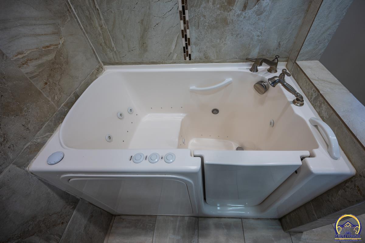 8200 Southwest 37th Street Topeka, KS 66614 - Photo 23 of 65