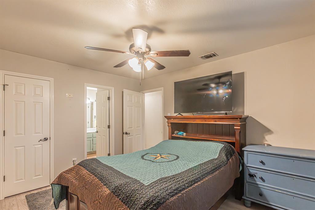 614 Overhill Road Granbury, TX 76048 - Photo 18 of 40