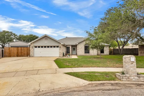 $399,470 | 2409 Twin Oaks Drive, Portland, TX 78374