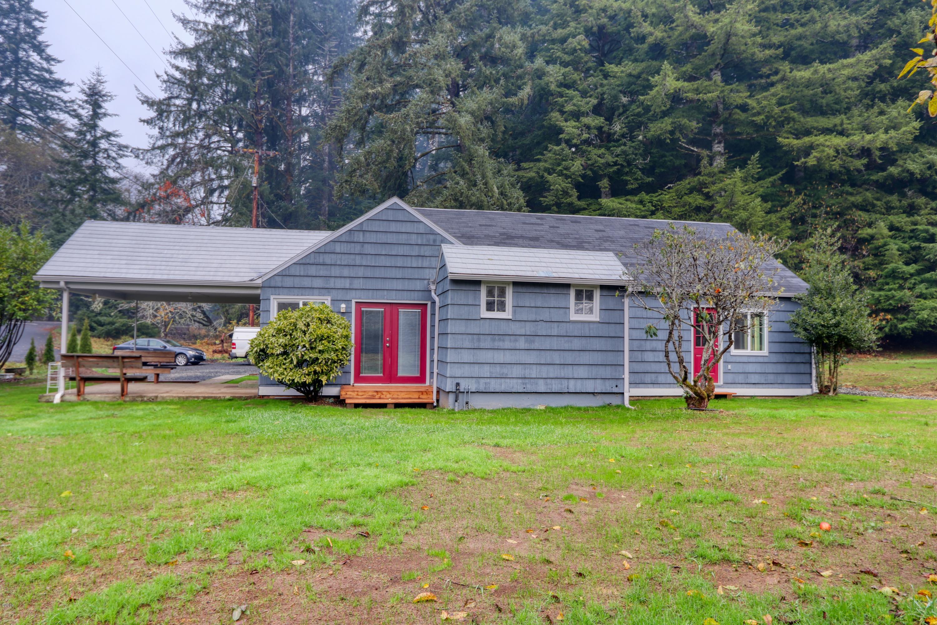 15 Yasek Loop Toledo, OR 97391 - Photo 4 of 23 Side of house