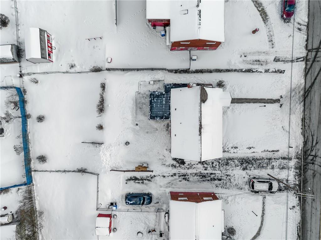 678 Colonial Manor Road Irwin, PA 15642 - Photo 27 of 30 a bathroom with a bathtub and sink