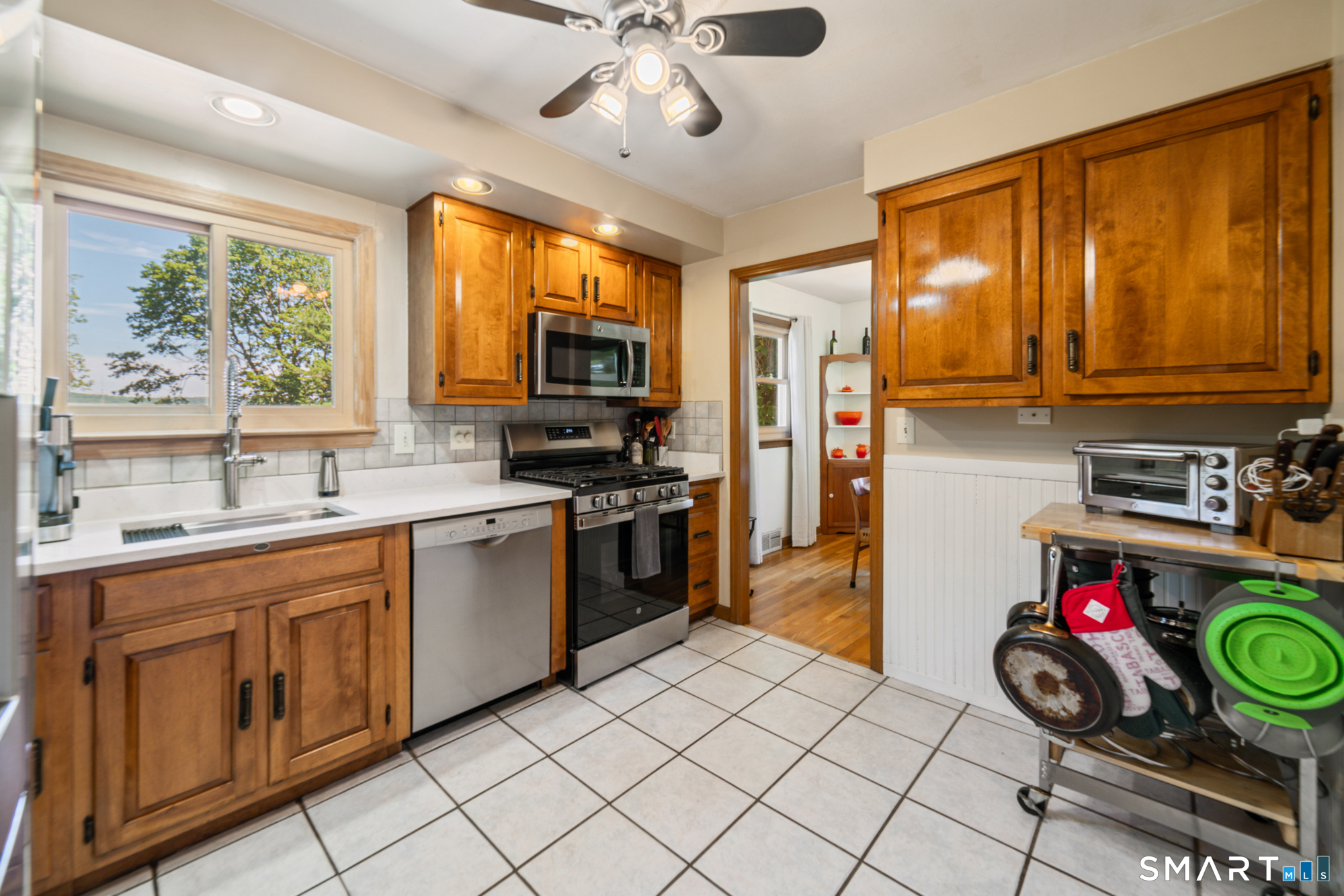 26 Corbin Road Hamden, CT 06517 - Photo 9 of 38